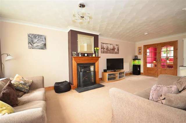  Image of 3 bedroom Semi-Detached house for sale in Frobisher Way Gravesend DA12 at Gravesend Kent Gravesend, DA12 4RA