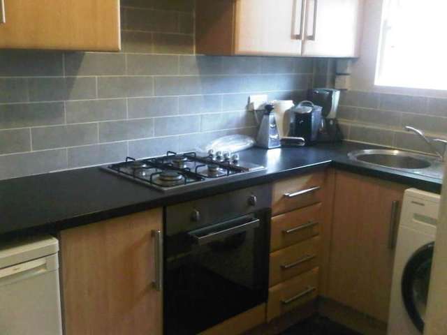  Image of 3 bedroom Flat to rent in Fulham Palace Road London SW6 at Robert Owen House Fulham Palace Road London, SW6 6JA