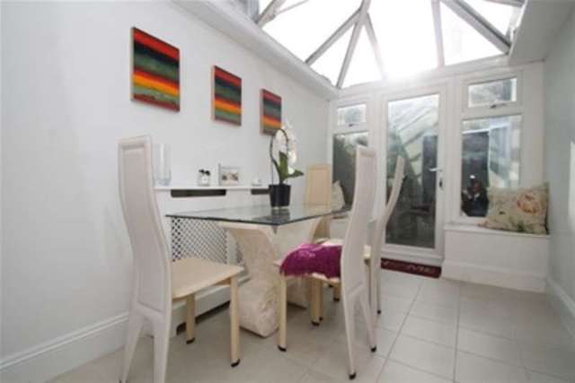  Image of 2 bedroom Flat to rent in Gambetta Street London SW8 at London, SW8 3TS