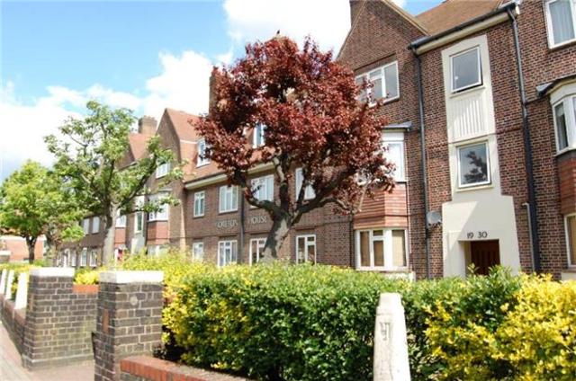  Image of 2 bedroom Flat to rent in Garratt Lane London SW17 at LONDON, SW17 0LU