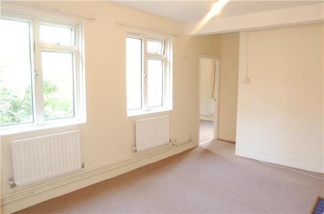  Image of 2 bedroom Flat to rent in Garratt Lane London SW17 at LONDON, SW17 0LU