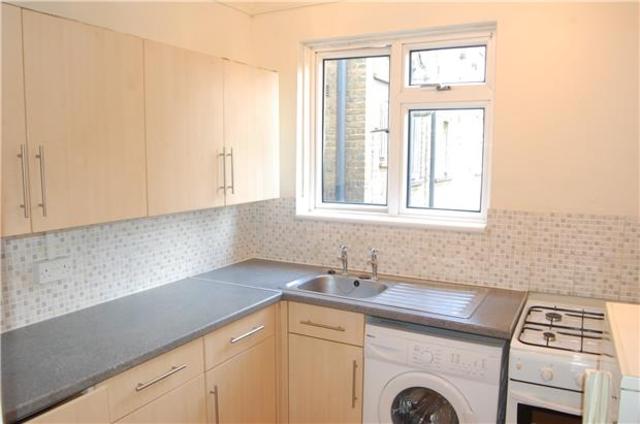  Image of 2 bedroom Flat to rent in Garratt Lane London SW17 at LONDON, SW17 0LU