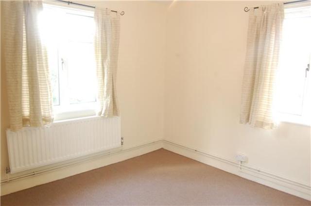  Image of 2 bedroom Flat to rent in Garratt Lane London SW17 at LONDON, SW17 0LU