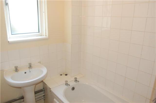  Image of 2 bedroom Flat to rent in Garratt Lane London SW17 at LONDON, SW17 0LU