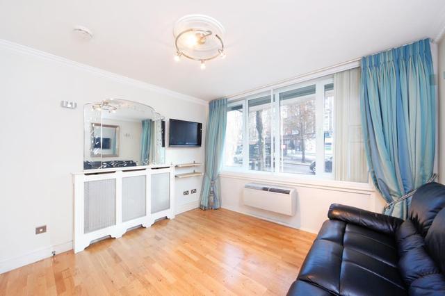  Image of 1 bedroom Ground Flat to rent in Notting Hill Gate London W11 at Gate Hill Court  Notting Hill Gate, W11 3QT