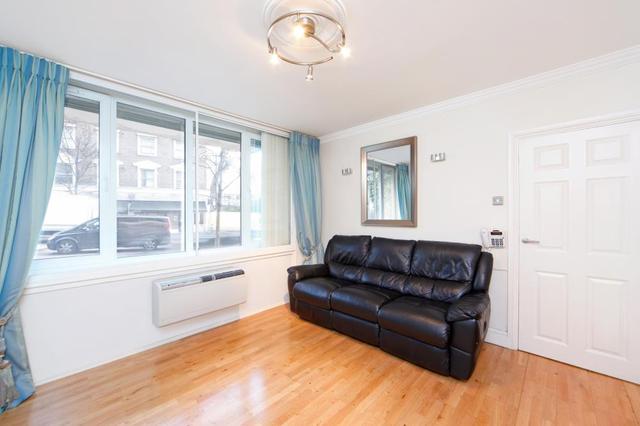  Image of 1 bedroom Ground Flat to rent in Notting Hill Gate London W11 at Gate Hill Court  Notting Hill Gate, W11 3QT