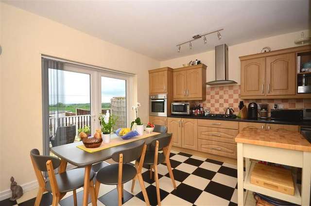  Image of 3 bedroom Detached house for sale in Geoffrey Avenue Purbrook Waterlooville PO7 at Waterlooville Hampshire Waterlooville, PO7 5BG