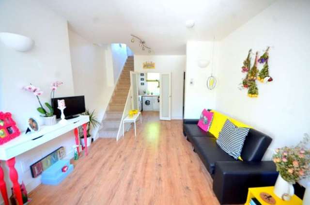  Image of 1 bedroom Apartment to rent in Gifford Street London N1 at Gifford Street  Islington, N1 0DF