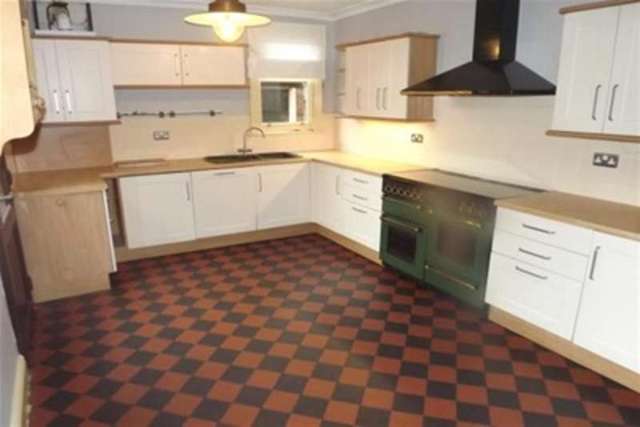  Image of 4 bedroom Detached house to rent in Glebe Road West Bridgford Nottingham NG2 at Nottingham, NG2 6DS