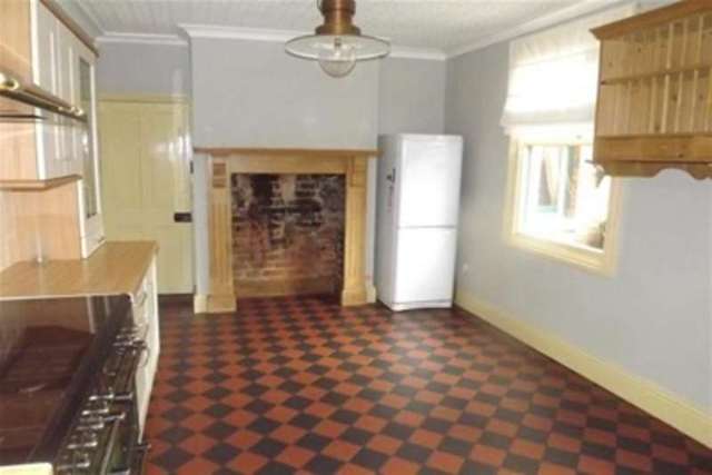  Image of 4 bedroom Detached house to rent in Glebe Road West Bridgford Nottingham NG2 at Nottingham, NG2 6DS