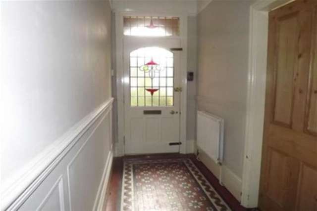  Image of 4 bedroom Detached house to rent in Glebe Road West Bridgford Nottingham NG2 at Nottingham, NG2 6DS