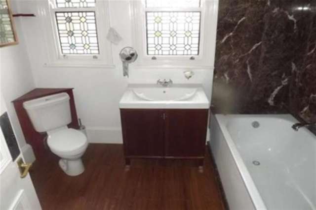  Image of 4 bedroom Detached house to rent in Glebe Road West Bridgford Nottingham NG2 at Nottingham, NG2 6DS