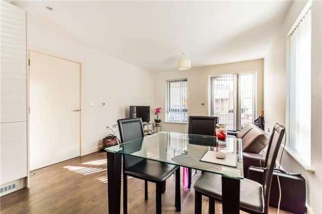  Image of 2 bedroom Flat to rent in Glenalmond Avenue Cambridge CB2 at Trumpington, CB2 8DT