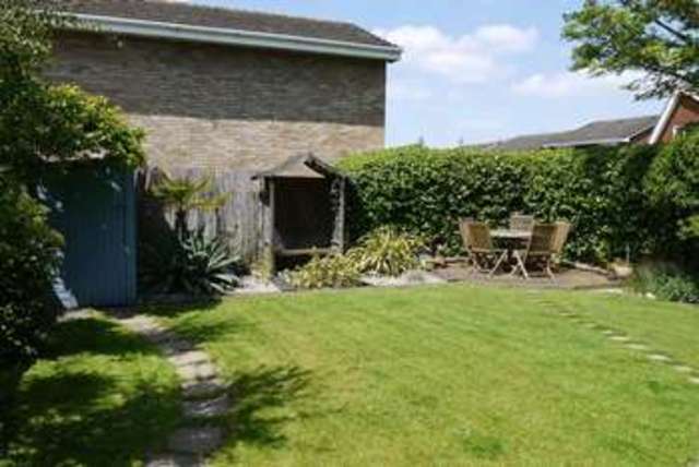  Image of 3 bedroom Detached house for sale in Glenfield Close Aylesbury HP21 at Glenfield Close  Aylesbury, HP21 7NE