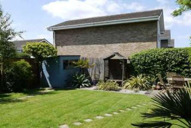  Image of 3 bedroom Detached house for sale in Glenfield Close Aylesbury HP21 at Glenfield Close  Aylesbury, HP21 7NE