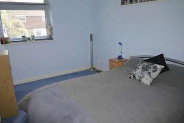  Image of 3 bedroom Detached house for sale in Glenfield Close Aylesbury HP21 at Glenfield Close  Aylesbury, HP21 7NE