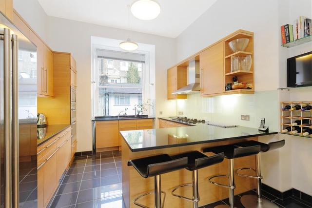 Image of 3 bedroom Ground Flat to rent in Gloucester Terrace London W2 at Gloucester Terrace  London, W2 6HR