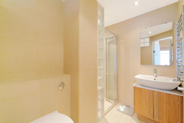  Image of 3 bedroom Ground Flat to rent in Gloucester Terrace London W2 at Gloucester Terrace  London, W2 6HR