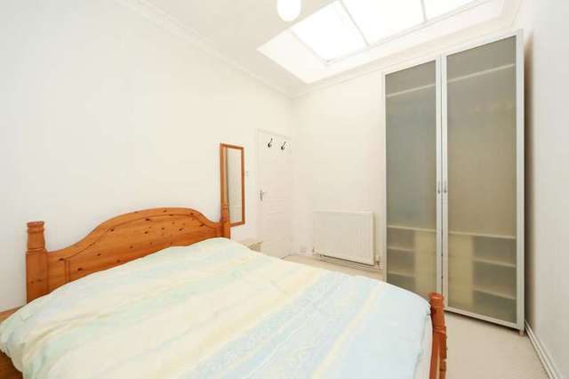  Image of 2 bedroom Ground Flat to rent in Gloucester Terrace London W2 at Gloucester Terrace  Paddington, W2 6HP