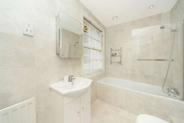  Image of 2 bedroom Ground Flat to rent in Gloucester Terrace London W2 at Gloucester Terrace  Paddington, W2 6HP