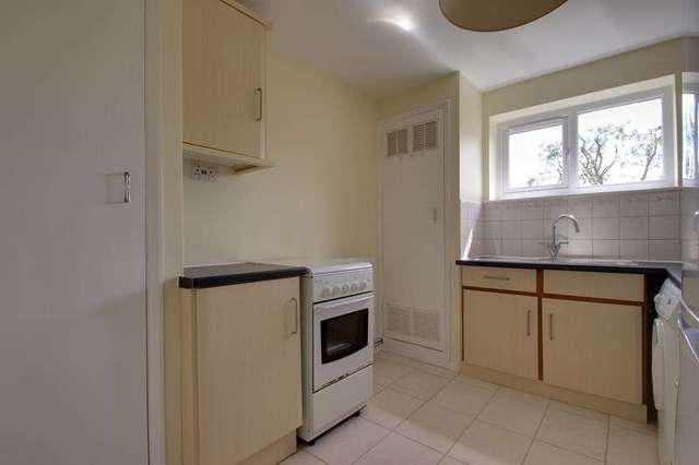  Image of 2 bedroom Property to rent in Gordon Hill Enfield EN2 at Gordon Hill  ENFIELD, EN2 0QP