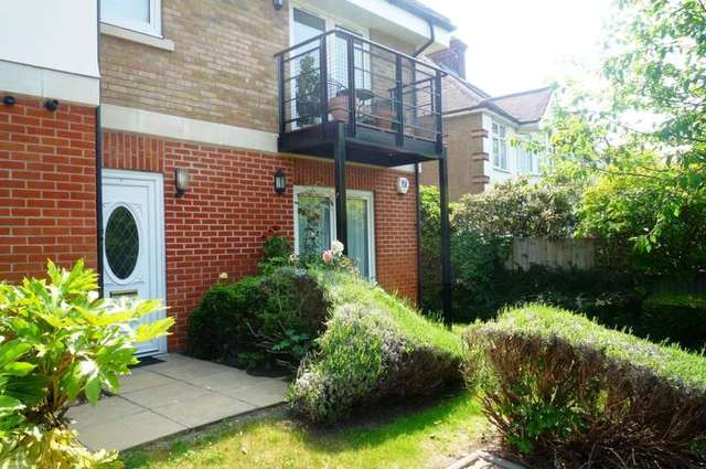  Image of 2 bedroom Flat to rent in Richmond Road Kingston upon Thames KT2 at Grantham Court 376 Richmond Road Kingston upon Thames, KT2 5LH