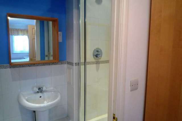  Image of 2 bedroom Flat to rent in Richmond Road Kingston upon Thames KT2 at Grantham Court 376 Richmond Road Kingston upon Thames, KT2 5LH