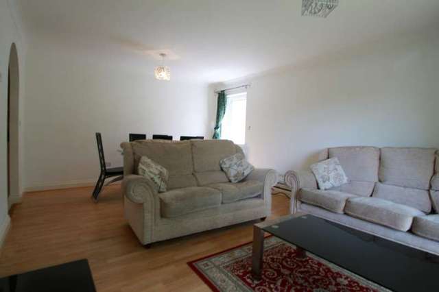 Image of 2 bedroom Flat to rent in Richmond Road Kingston upon Thames KT2 at Grantham Court 376 Richmond Road Kingston upon Thames, KT2 5LH