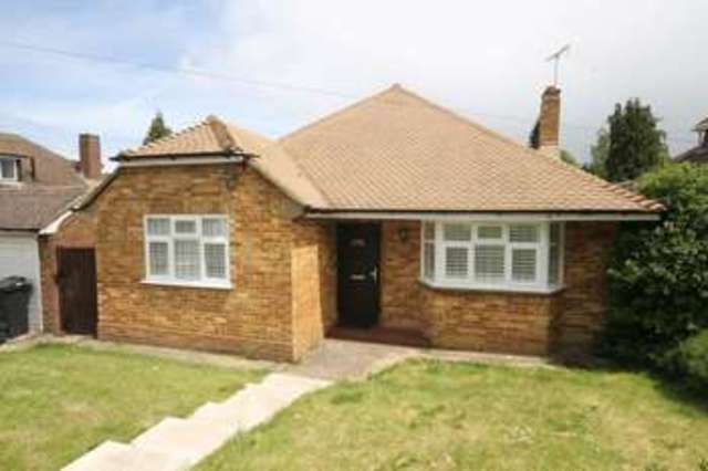  Image of 3 bedroom Detached house for sale in Allen Road Bookham Leatherhead KT23 at Allen Road  Great Bookham, KT23 4SL
