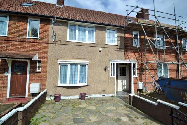  Image of 3 bedroom Terraced house to rent in Green Lane Morden SM4 at Morden, SM4 6SG