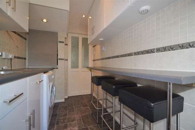  Image of 3 bedroom Terraced house to rent in Green Lane Morden SM4 at Morden, SM4 6SG