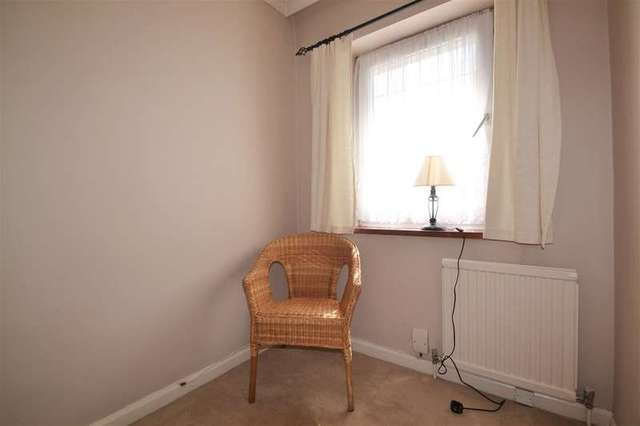  Image of 3 bedroom Terraced house to rent in Green Lane Morden SM4 at Morden, SM4 6SG