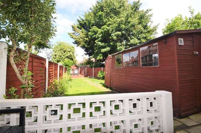  Image of 3 bedroom Terraced house to rent in Green Lane Morden SM4 at Morden, SM4 6SG