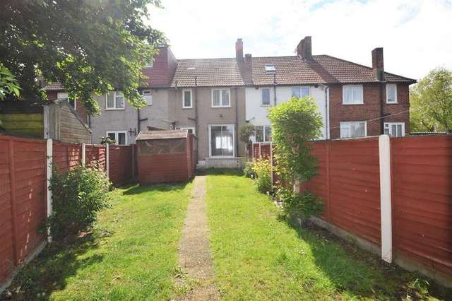  Image of 3 bedroom Terraced house to rent in Green Lane Morden SM4 at Morden, SM4 6SG