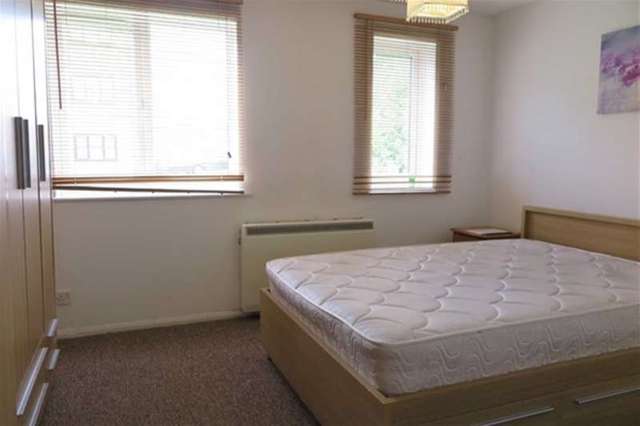  Image of 1 bedroom Flat to rent in Samuel Close London SE14 at New Cross, SE14 5RP