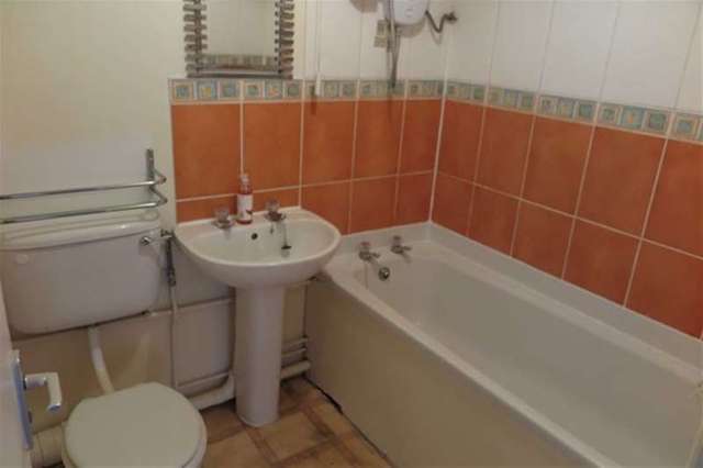  Image of 1 bedroom Flat to rent in Samuel Close London SE14 at New Cross, SE14 5RP