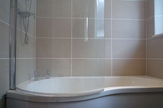  Image of 2 bedroom Flat to rent in Grove Close Kingston upon Thames KT1 at Kingston Upon Thames, KT1 2SS