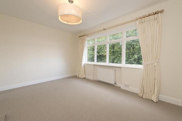  Image of 1 bedroom Flat to rent in Crescent Grove London SW4 at Grove Lodge  Crescent Grove, SW4 7AE
