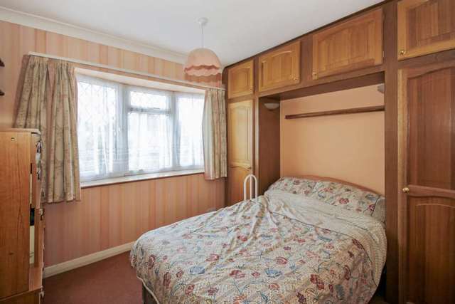  Image of 2 bedroom Bungalow for sale in Grove Park Tring HP23 at Grove Park  Tring, HP23 5JS