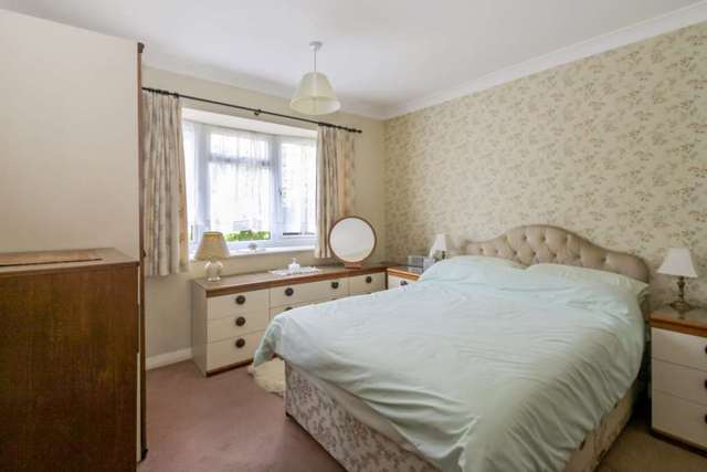  Image of 2 bedroom Bungalow for sale in Grove Park Tring HP23 at Grove Park  Tring, HP23 5JS