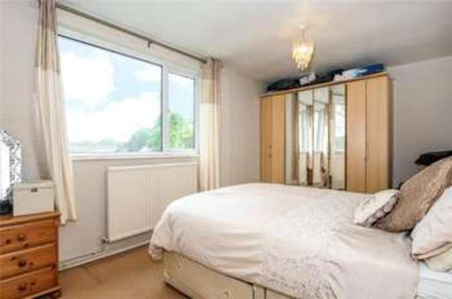  Image of 2 bedroom Maisonette for sale in Halewood Bracknell RG12 at Bracknell Berkshire Easthampstead, RG12 8XB