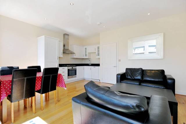  Image of 2 bedroom Flat to rent in Hambalt Road London SW4 at Hambalt Road  London, SW4 9EQ
