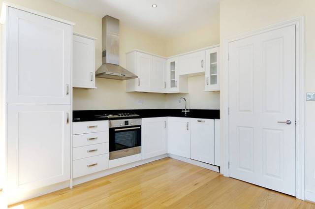  Image of 2 bedroom Flat to rent in Hambalt Road London SW4 at Hambalt Road  London, SW4 9EQ