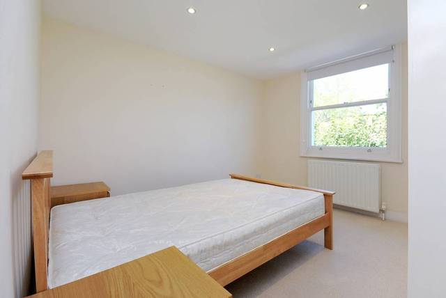  Image of 2 bedroom Flat to rent in Hambalt Road London SW4 at Hambalt Road  London, SW4 9EQ