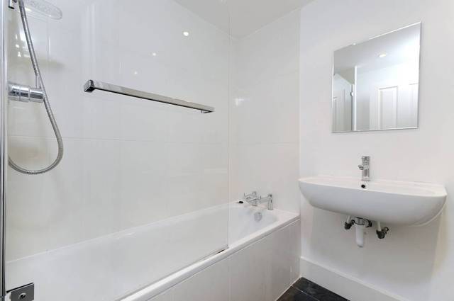  Image of 2 bedroom Flat to rent in Hambalt Road London SW4 at Hambalt Road  London, SW4 9EQ