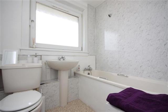  Image of 2 bedroom Flat to rent in Hamilton Road Cambuslang Glasgow G72 at Cambuslang South Lanarkshire South Lanarkshire, G72 7PF