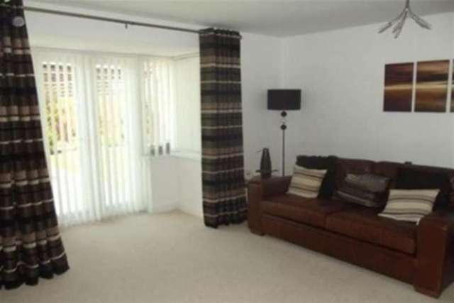  Image of 4 bedroom Detached house to rent in Hampton Court Way Widnes WA8 at Widnes, WA8 3ET