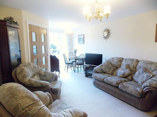  Image of 1 bedroom Retirement Property for sale in Hanbury Road Droitwich WR9 at Hanbury Road  Droitwich, WR9 8GD