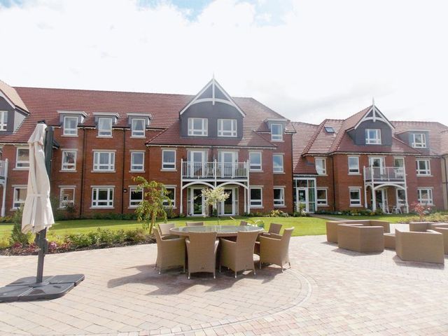  Image of 1 bedroom Retirement Property for sale in Hanbury Road Droitwich WR9 at Hanbury Road  Droitwich, WR9 8GD