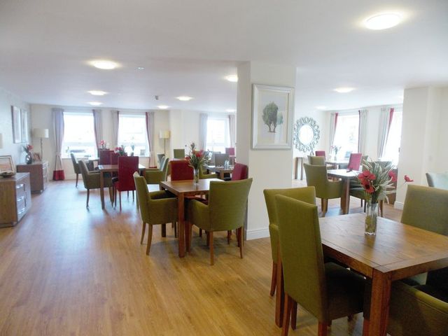 Image of 1 bedroom Retirement Property for sale in Hanbury Road Droitwich WR9 at Hanbury Road  Droitwich, WR9 8GD